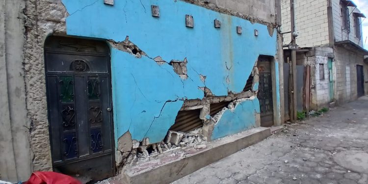 Vivienda de Santa María de Jesús tras los temblores. / Foto: Conred.