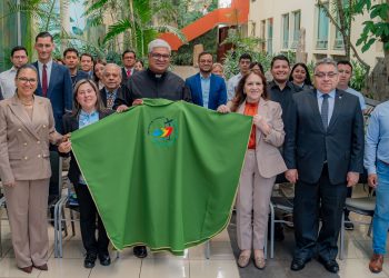 Minex recibe visita de jóvenes guatemaltecos que participarán en el Jubileo de la Esperanza en el Vaticano