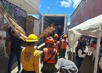 Entrega de donaciones en Santa María de Jesús, Sacatepéquez. / Foto: Conred.