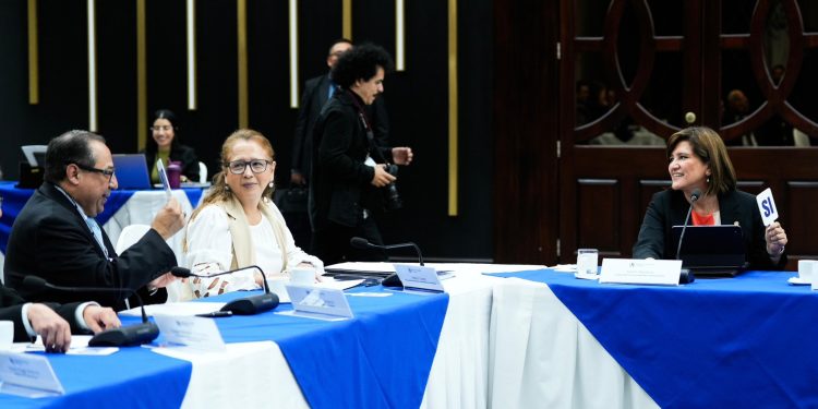 Vicepresidenta Karin Herrera lideró la segunda reunión del Gabinete Específico del Agua