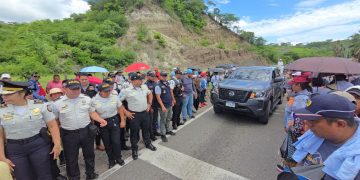 Diálogo permite restablecer el paso en Vado Hondo tras bloqueo del magisterio chiquimulteco