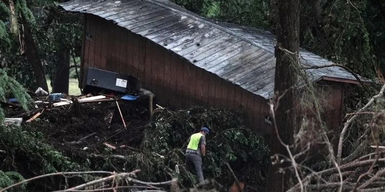 Las inundaciones en Texas ya han causado más de 100 víctimas mortales en Texas, Estados Unidos.
