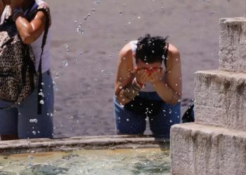 Italia afronta la tercera ola de calor de la temporada, con temperaturas arriba de los 40 grados.