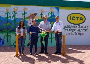 El presidente Bernardo Arévalo inaugura, junto a la titular del MAGA, Fernanda Rivera, la renovación del centro del ICTA en Suchitepéquez.