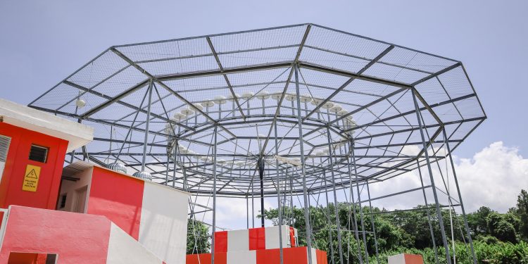 Sistema VOR en el aeródromo de Puerto Barrios. / Foto: DGAC.