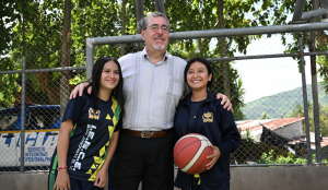 Presidente en gira de trabajo en Baja Verapaz. / Foto: Byron de la Cruz.