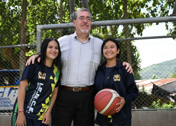 Presidente en gira de trabajo en Baja Verapaz. / Foto: Byron de la Cruz.