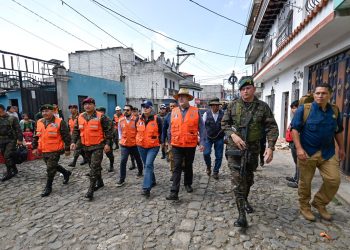 Presidente supervisa asistencia y áreas afectadas por sismos