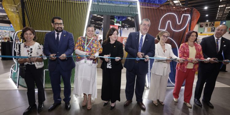 Presidente Arévalo inaugura Filgua 2025 con llamado a construir una Guatemala de lectores