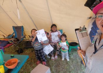 El Ministerio de Salud brinda atención psicológica a personas albergadas por sismos en Palín, Escuintla.