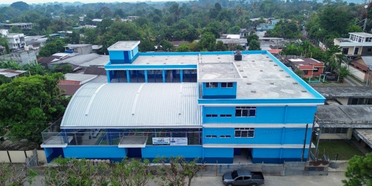 Inversión de más de 13 millones de quetzales transforma escuela en Malacatán. / Foto: UCEE