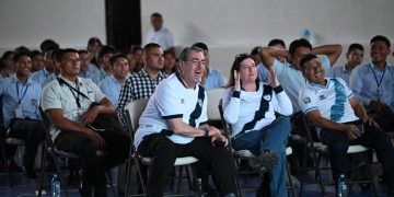 Presidente Arévalo se suma a la afición apoyando a Guatemala en la Copa Oro. / Foto: Byron de la Cruz.
