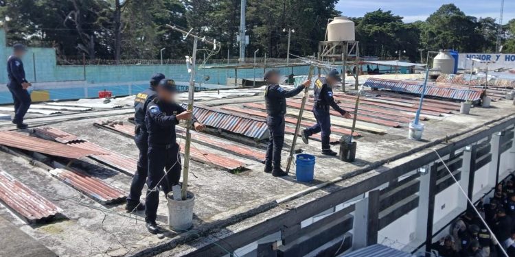 Durante la requisa, los agentes se concentraron en el sector 6 del recinto carcelario. / Foto: PNC.