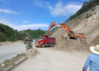 CIV continua trabajos de limpieza en derrumbe del km 61.4. (Foto: CIV)