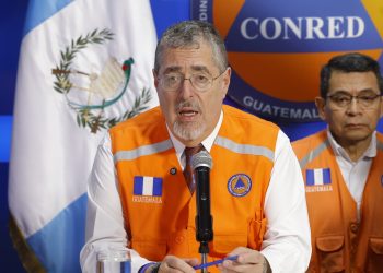 Presidente Arévalo anuncia suspensión de clases y trabajo presencial por temblores de las últimas horas. / Foto: Gilber García.