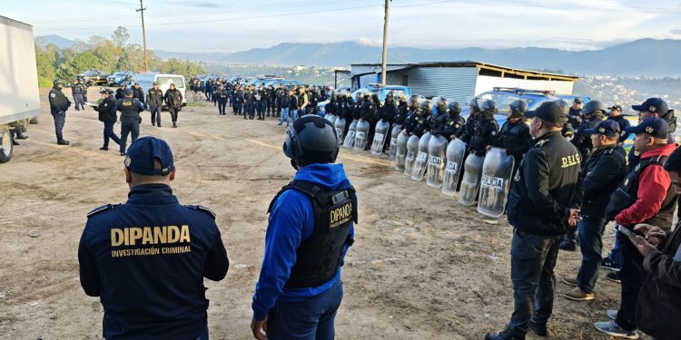 Estas intervenciones periódicas han sido clave para detectar y desarticular redes de extorsión, tráfico de información y otras actividades ilícitas. / Foto: PNC