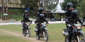 Agentes motorizados de la PNC demostrando sus tácticas. / Foto: PNC.