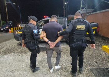 La detención de Carlos “N” se enmarca en los esfuerzos interinstitucionales que buscan frenar el tráfico de personas en el país. / Foto: PNC