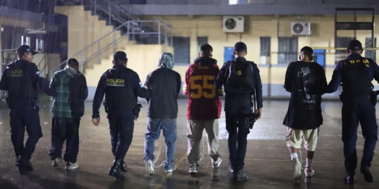 Todos ellos forman parte de la mara salvatrucha y purgan condenas por delitos graves. / Foto: PNC