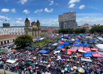 Campamento del STEG permanece en la Plaza de la Constitución. / Foto: AGN.