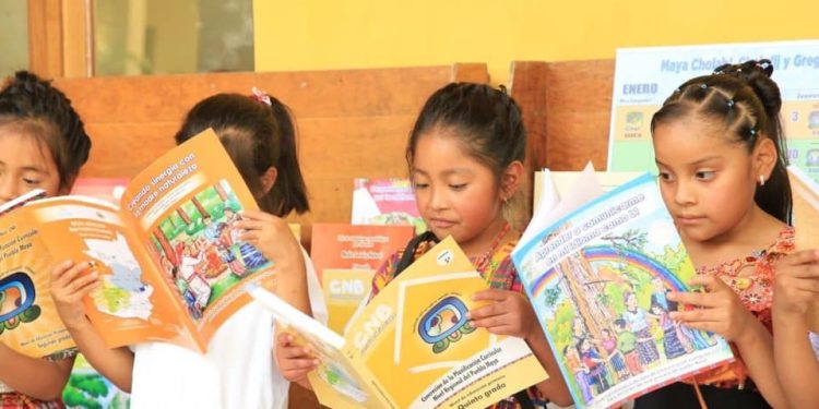 La ALMG impulsa el fortalecimiento del idioma k'iche'. (Foto: Mineduc)