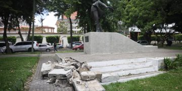 Evalúan daños en el monumento a Miguel Ángel Asturias. / Foto: MCD.