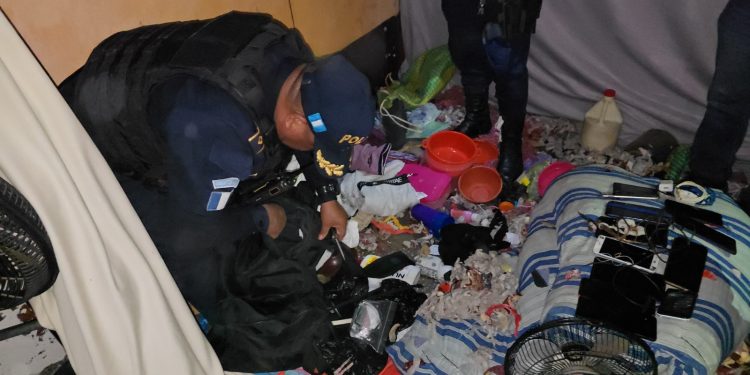 La operación fue ejecutada por personal de distintas divisiones de la PNC, incluyendo elementos de las comisarías de Escuintla y Santa Rosa. / Foto: PNC