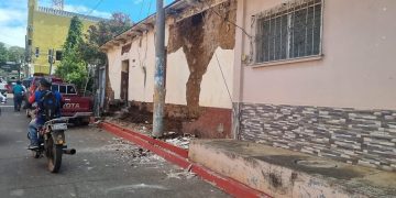 Vivienda con daños por sismos en Jutiapa. / Foto: PNC.