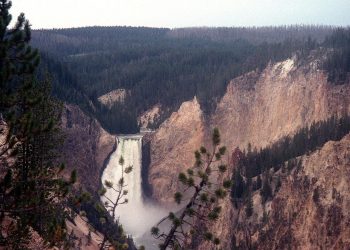 Fotografía de archivo de 1997 del Parque Nacional de Yellowstone, EE. UU. El gobierno de ese país anunció este martes su retirada de la Unesco.