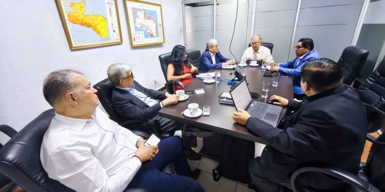 Reunión de alto nivel analiza problemática de la energía eléctrica en comunidades de San Marcos