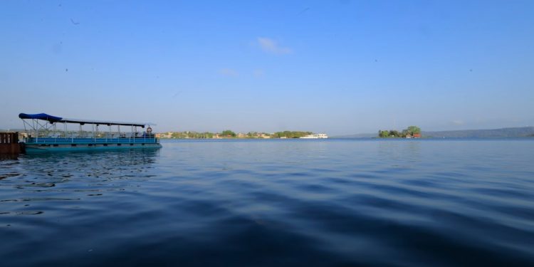 Petén analiza propuesta tecnológica para avanzar en el rescate del lago Petén Itzá