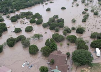 Consulados de Guatemala en Estados Unidos ponen a disposición números de atención ante inundaciones en Texas. (Foto: EFE)