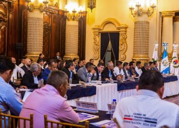 Encuentro regional con alcaldes de Petén fortalece diálogo y coordinación para el desarrollo