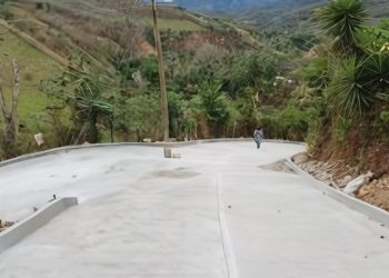 Entregan obra que beneficiará a vecinos de la aldea El Roblarón, Zacapa