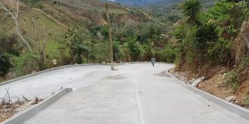 Entregan obra que beneficiará a vecinos de la aldea El Roblarón, Zacapa