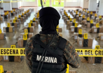 Tulas incautadas por la Marina de la Defensa en el sumergible. / Foto: Ejército de Guatemala.