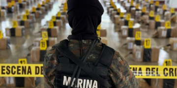 Tulas incautadas por la Marina de la Defensa en el sumergible. / Foto: Ejército de Guatemala.