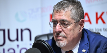 El presidente Bernardo Arévalo se pronunció sobre las medidas de hecho del STEG y su retiro de champas de la Plaza de la Constitución. / Foto: Byron de la Cruz.