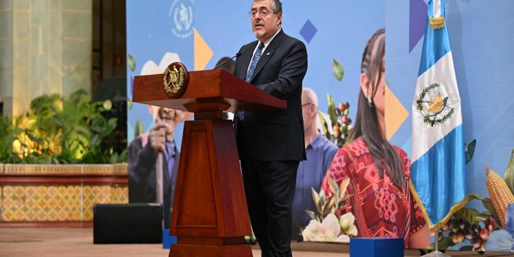 El presidente Bernardo Arévalo felicitó a la Selección Nacional de Guatemala.