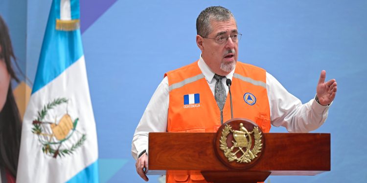 El presidente Arévalo se solidarizó con las familias de las personas fallecidas por los temblores.