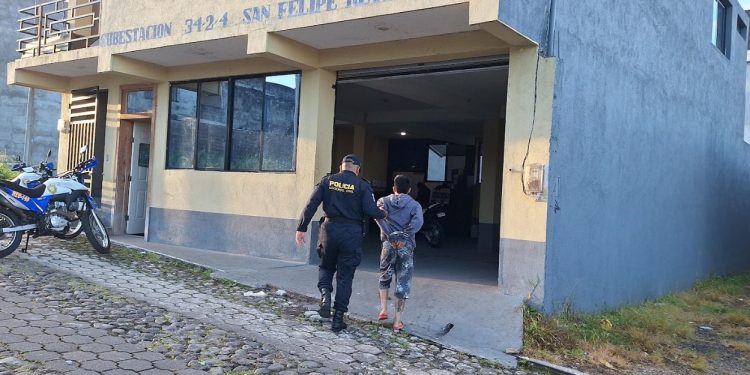 PNC evita ataque armado y captura a presunto marero salvatrucha en San Felipe, Retalhuleu