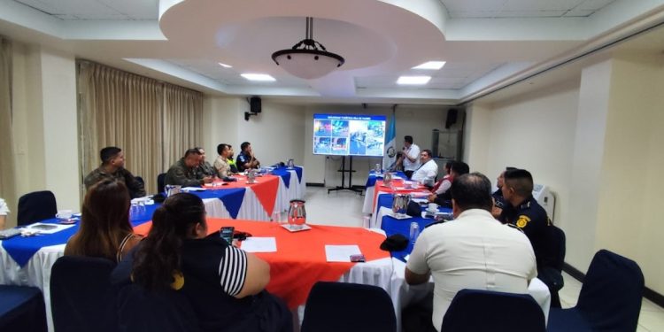 Instituciones reafirman compromiso con la seguridad turística en Flores, Petén