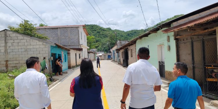 Entregan mejoramiento de camino rural en Buxup, Jacaltenango