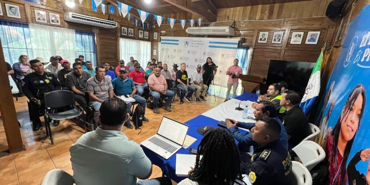 Dan seguimiento a solicitudes comunitarias en materia de infraestructura vial en Izabal