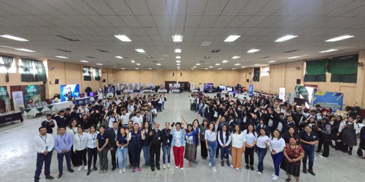 Impulsan el desarrollo personal, académico y profesional de la juventud quetzalteca