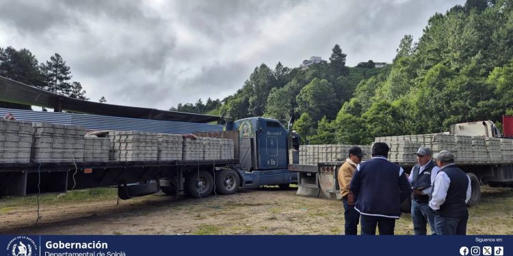 Impulsan el desarrollo vial con la entrega de adoquines en el caserío Paquisis, aldea Pixabaj en Sololá