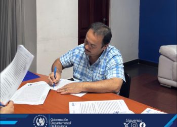 Firman convenios para el mejoramiento de caminos rurales en Guanagazapa, Escuintla