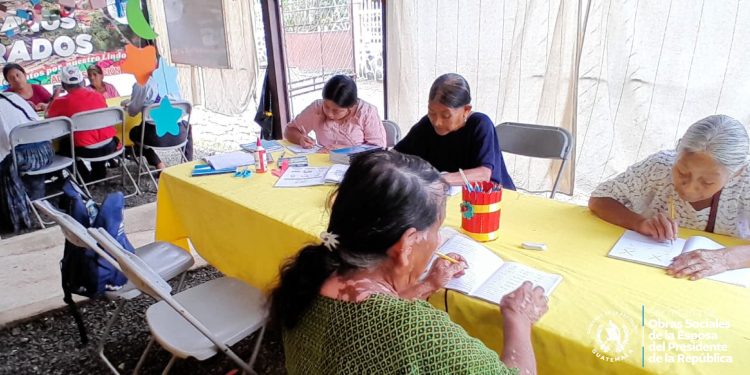 SOSEP y Conalfa se unen en actividad educativa para adultos mayores. / Foto: SOSEP.