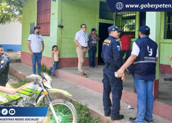 Diálogo permite restablecer clases en la Escuela Oficial Rural Mixta de Santo Tomás, Sayaxché