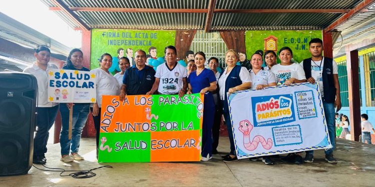 En marcha jornada de desparasitación en centros escolares de Retalhuleu